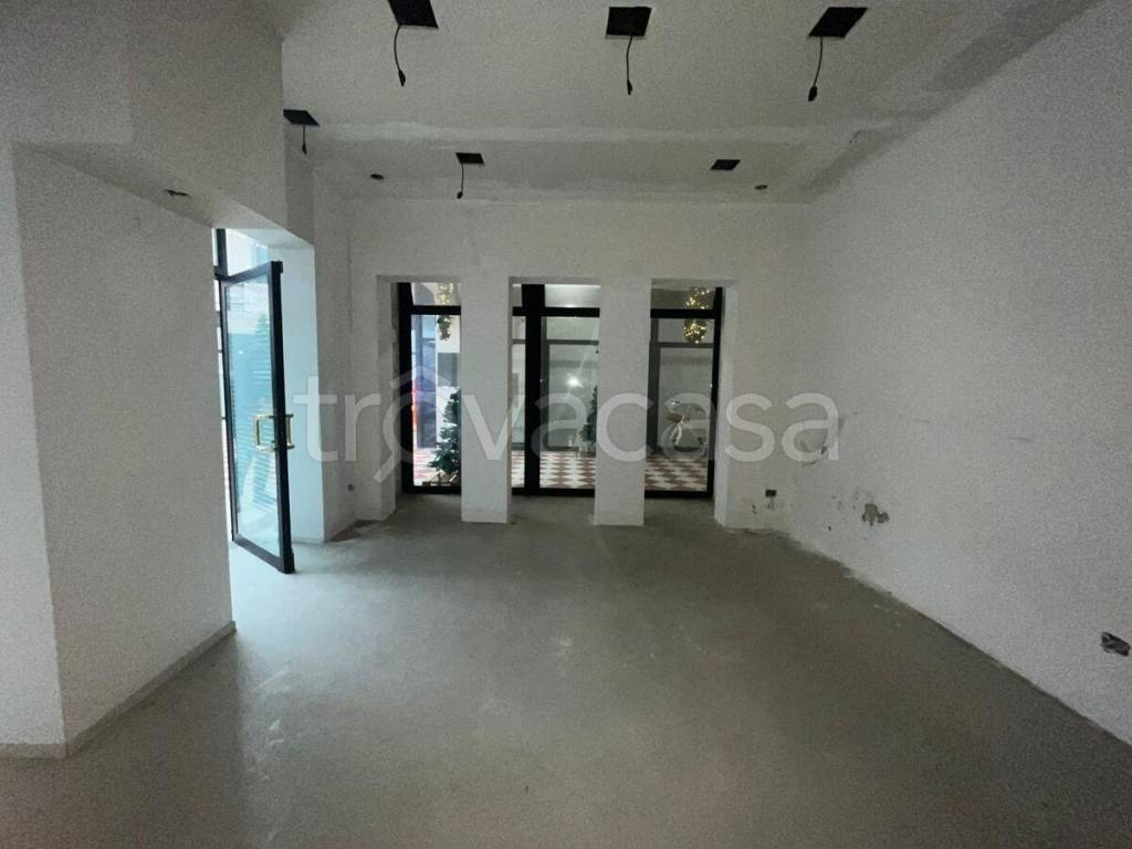 negozio in affitto ad Adria