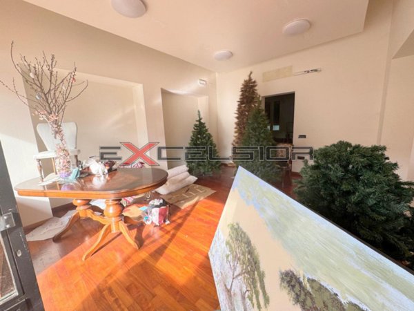 negozio in affitto ad Adria