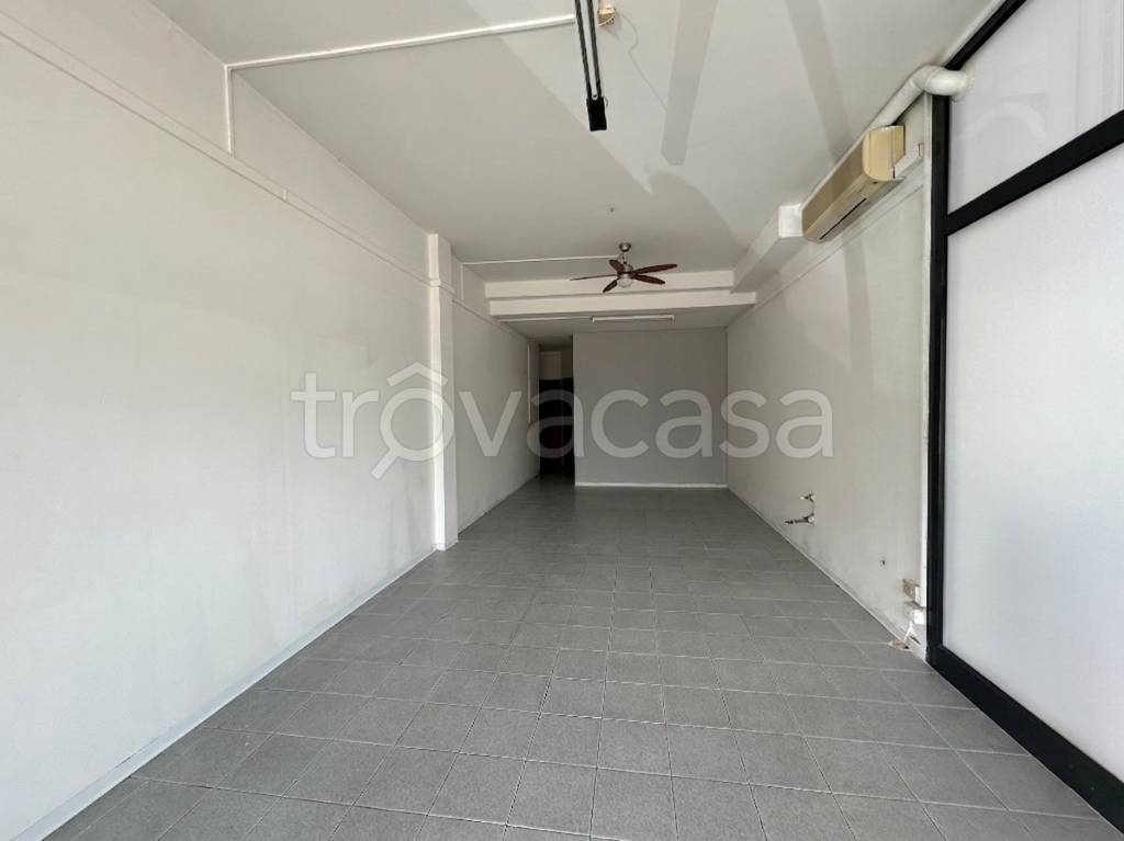 negozio in affitto ad Adria