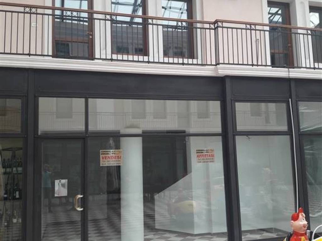 negozio in affitto ad Adria