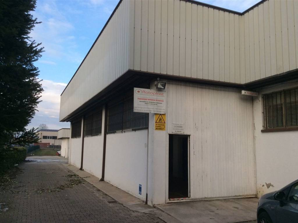 locale commerciale in affitto ad Adria