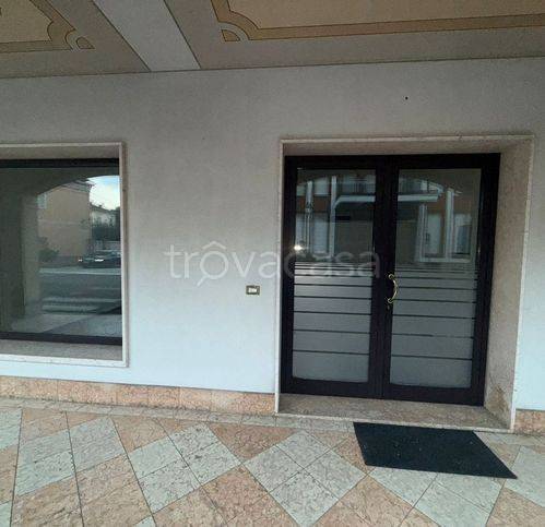 negozio in affitto a Lendinara