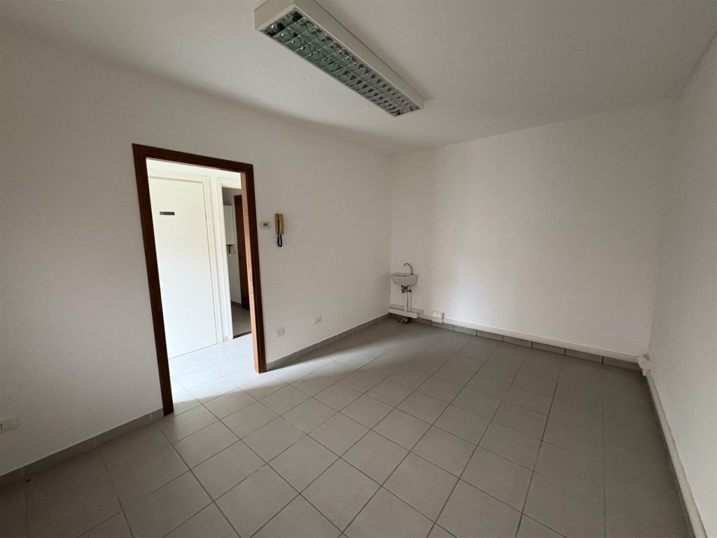 ufficio in affitto a Lusia