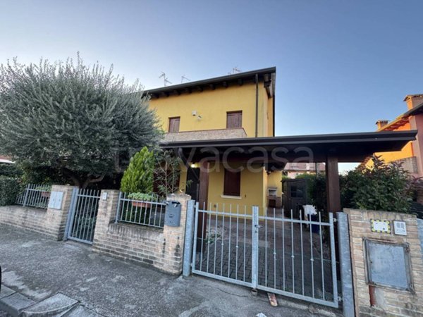 casa indipendente in affitto ad Occhiobello in zona Santa Maria Maddalena