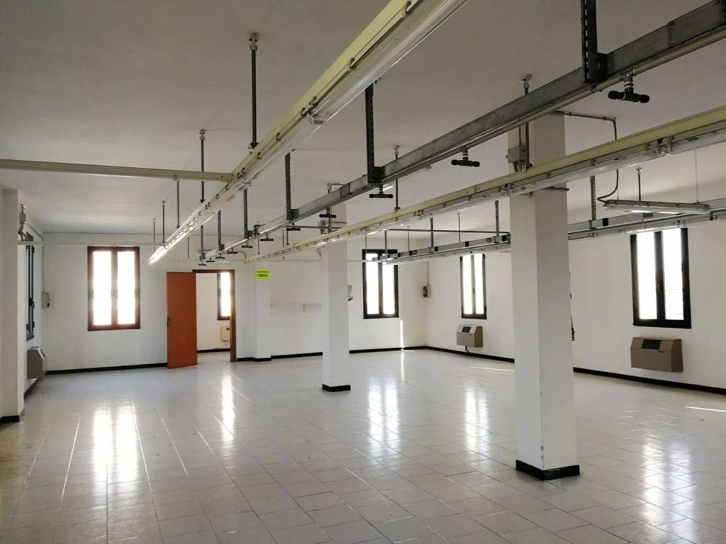 locale commerciale in affitto a Polesella