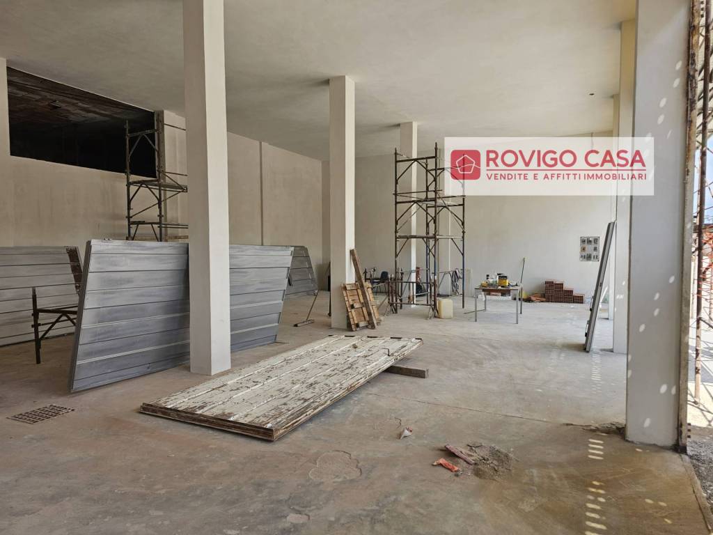 locale commerciale in affitto a Rovigo