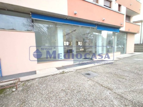 negozio in affitto a Rovigo in zona Commenda