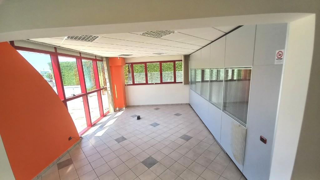 locale commerciale in affitto a Rovigo in zona Borsea