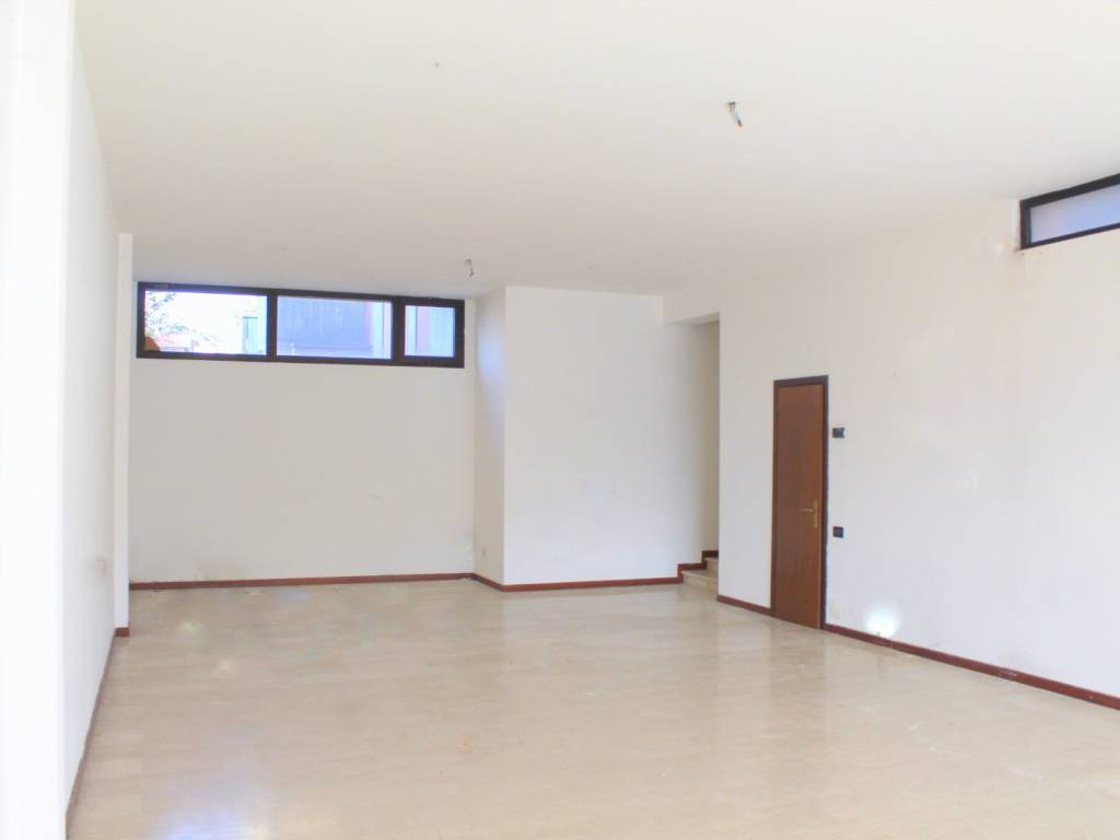 locale commerciale in affitto a Rovigo in zona Boara Polesine