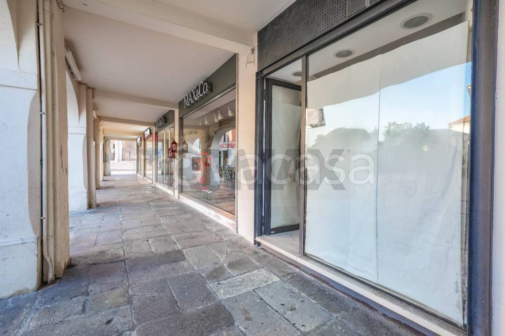 negozio in affitto a Rovigo in zona Centro Storico