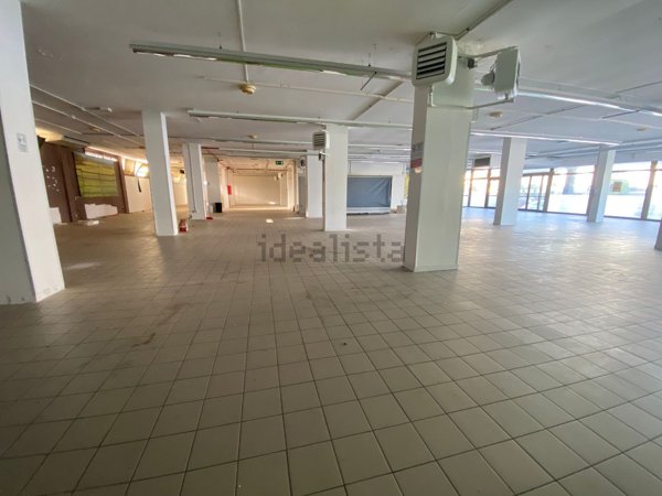 locale commerciale in affitto a Rovigo in zona San Pio X