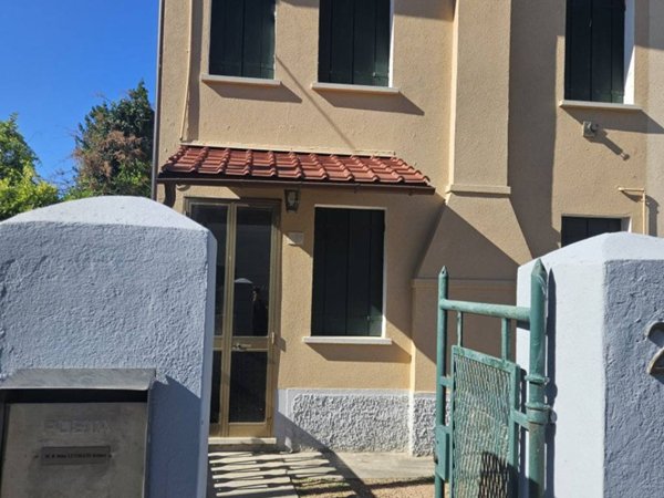 casa indipendente in vendita a Rovigo in zona Sant'Apollinare