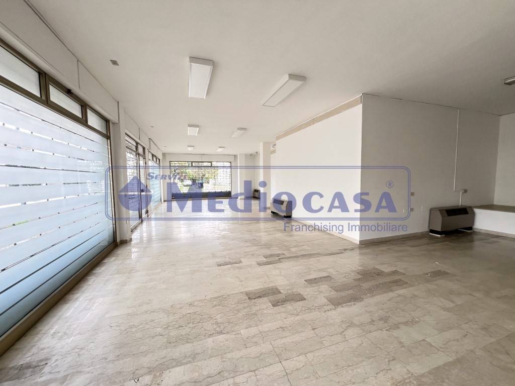 negozio in affitto a Rovigo in zona Commenda