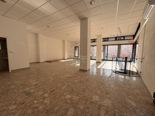 locale commerciale in affitto a Rovigo