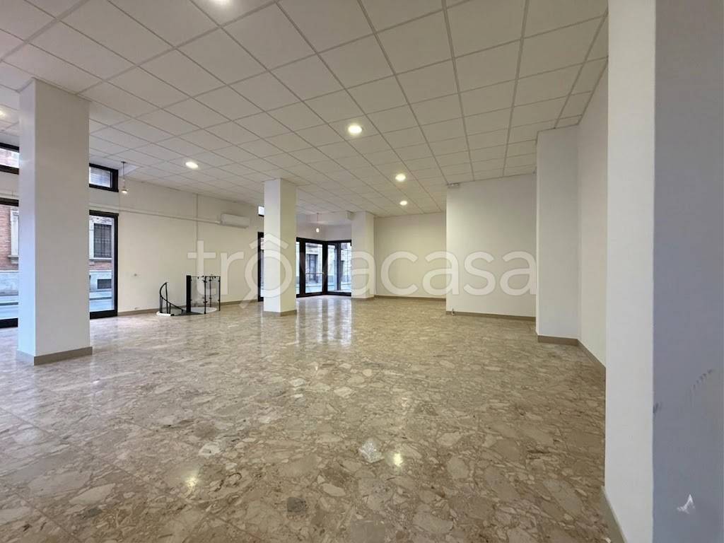 negozio in affitto a Rovigo in zona Centro Storico
