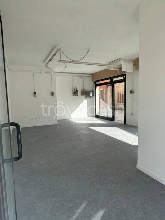 negozio in affitto a Rovigo