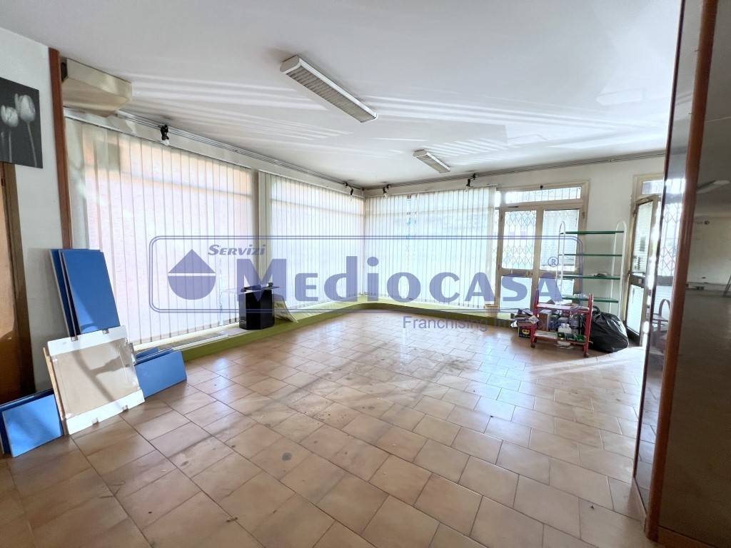 negozio in affitto a Rovigo in zona Borsea