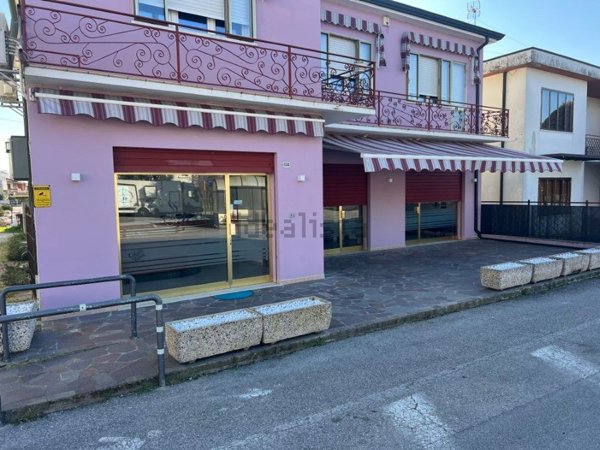 negozio in affitto a Salara