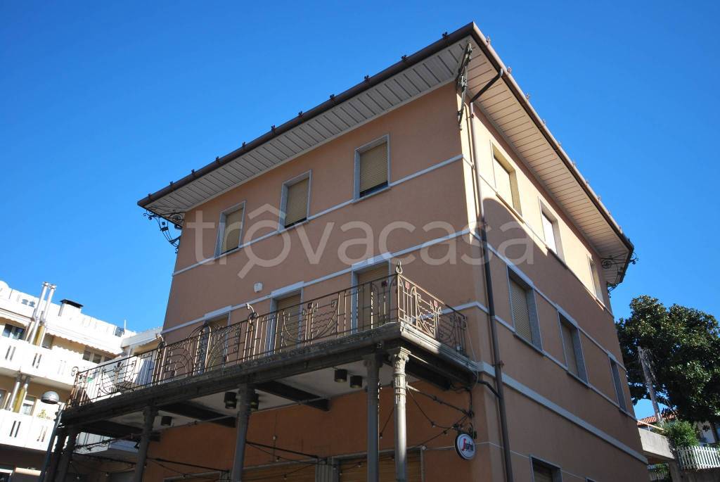 negozio in affitto a Buja