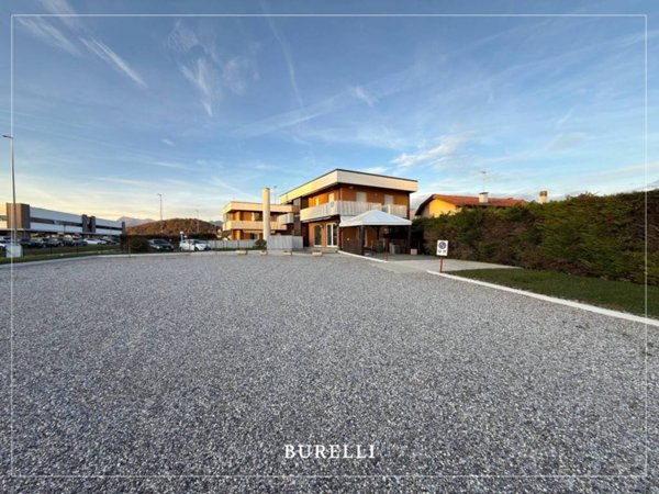 negozio in affitto a Buja