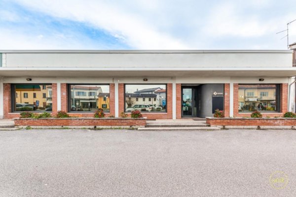 negozio in affitto a Campoformido in zona Basaldella
