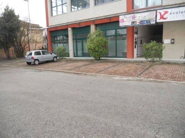 negozio in affitto a Cervignano del Friuli in zona Borgo Gortani