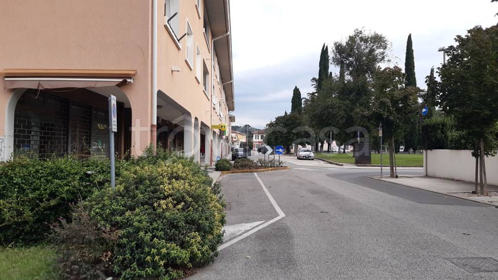 negozio in affitto a Corno di Rosazzo