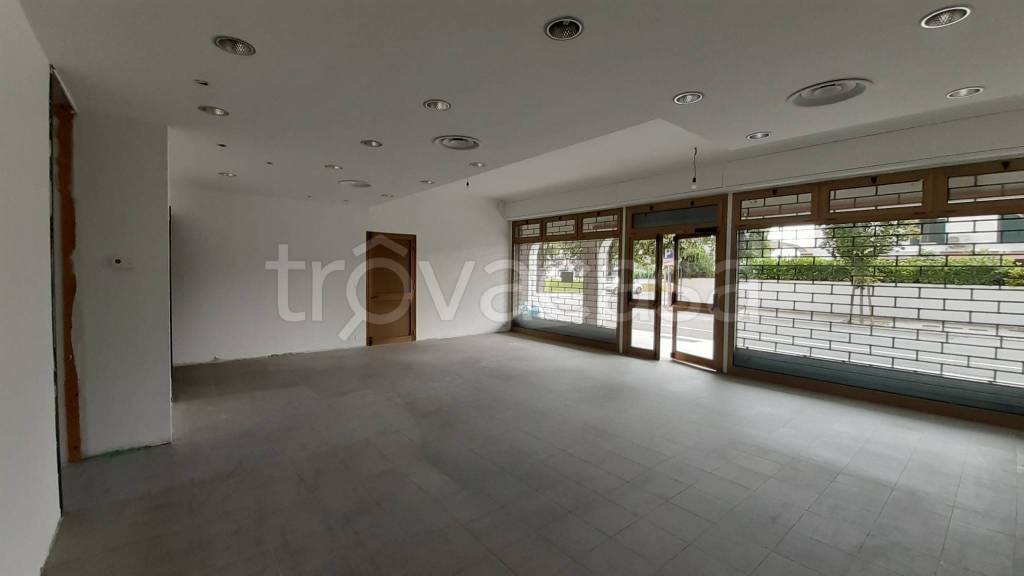 negozio in affitto a Corno di Rosazzo