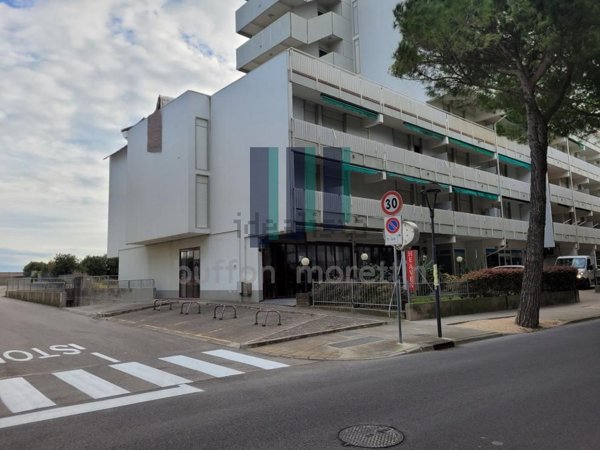 negozio in affitto a Lignano Sabbiadoro