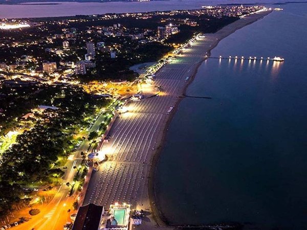 negozio in affitto a Lignano Sabbiadoro