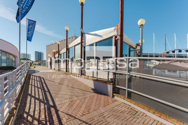 negozio in affitto a Lignano Sabbiadoro