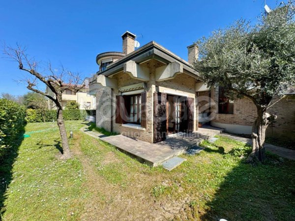 casa indipendente in affitto a Lignano Sabbiadoro