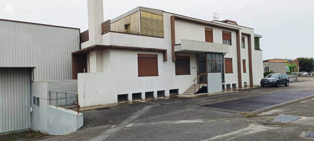 capannone in affitto a Manzano