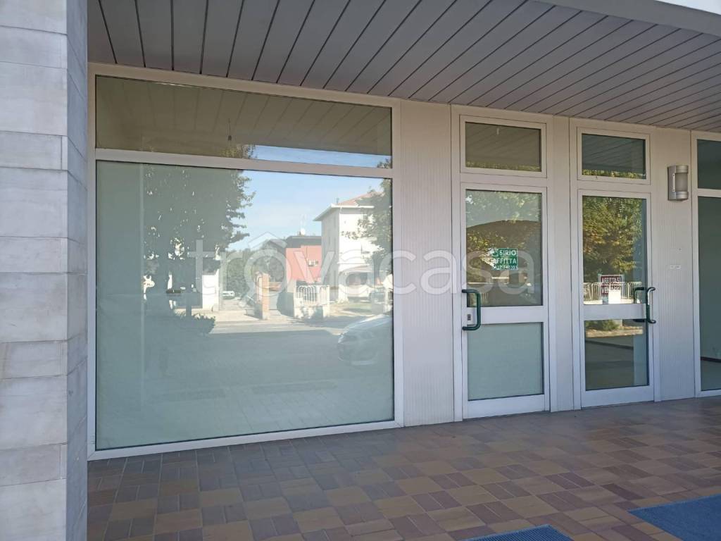 negozio in affitto a Manzano