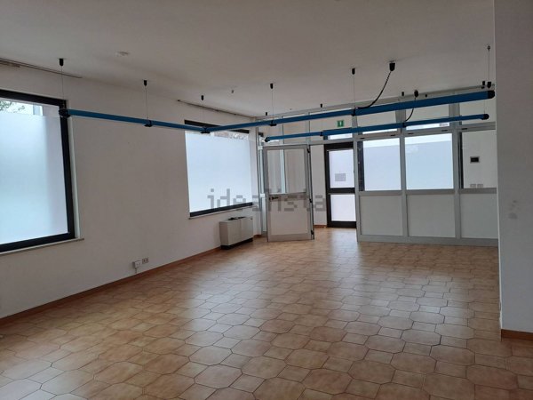 locale commerciale in affitto a Martignacco