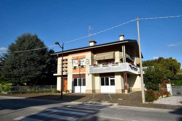 locale commerciale in affitto a Pagnacco