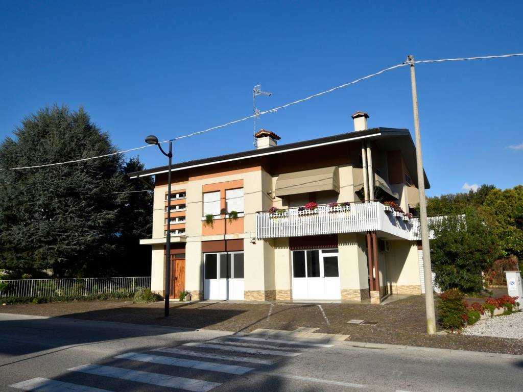 negozio in affitto a Pagnacco