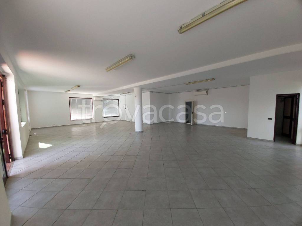 locale commerciale in affitto a Pasian di Prato