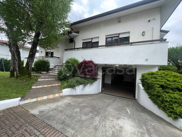 casa indipendente in affitto a Pasian di Prato