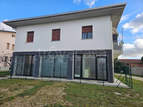 negozio in affitto a Pasian di Prato