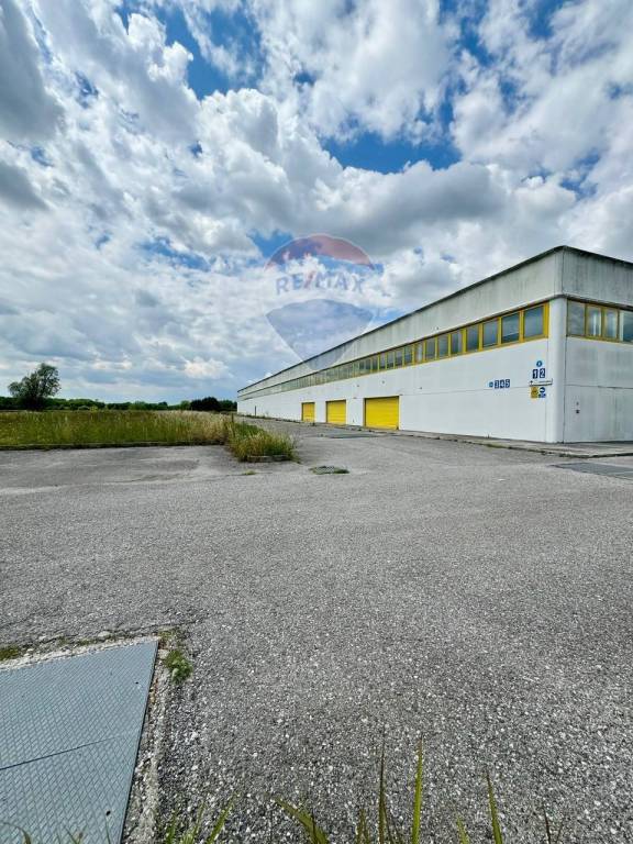 negozio in affitto a Pocenia