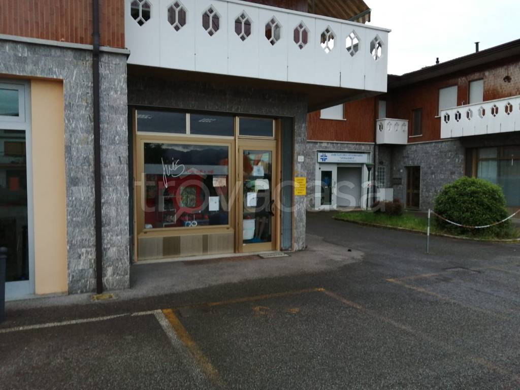negozio in affitto a Povoletto in zona Salt