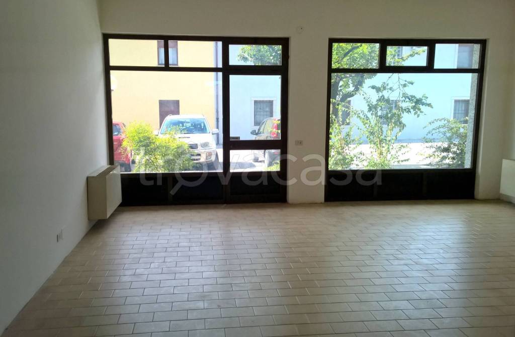 negozio in affitto a Povoletto