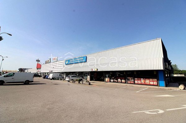 negozio in affitto a Reana del Rojale