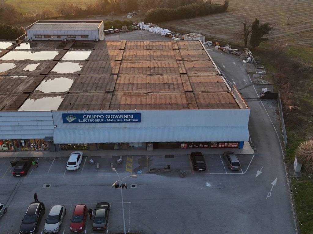 locale commerciale in affitto a Reana del Rojale in zona Reana