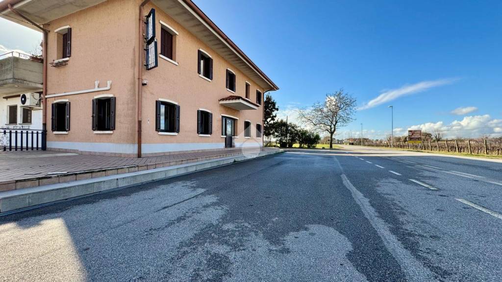 negozio in affitto a San Giovanni al Natisone in zona Dolegnano
