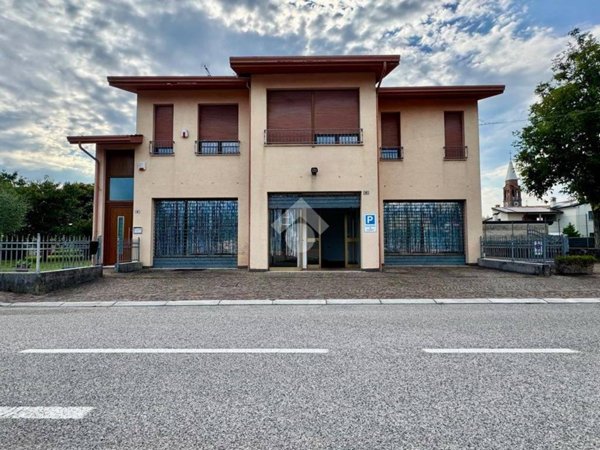 negozio in affitto a San Giovanni al Natisone in zona Dolegnano