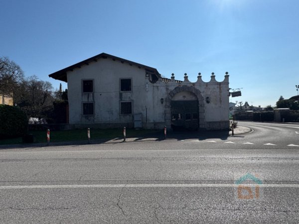 locale commerciale in affitto a San Giovanni al Natisone in zona Medeuzza