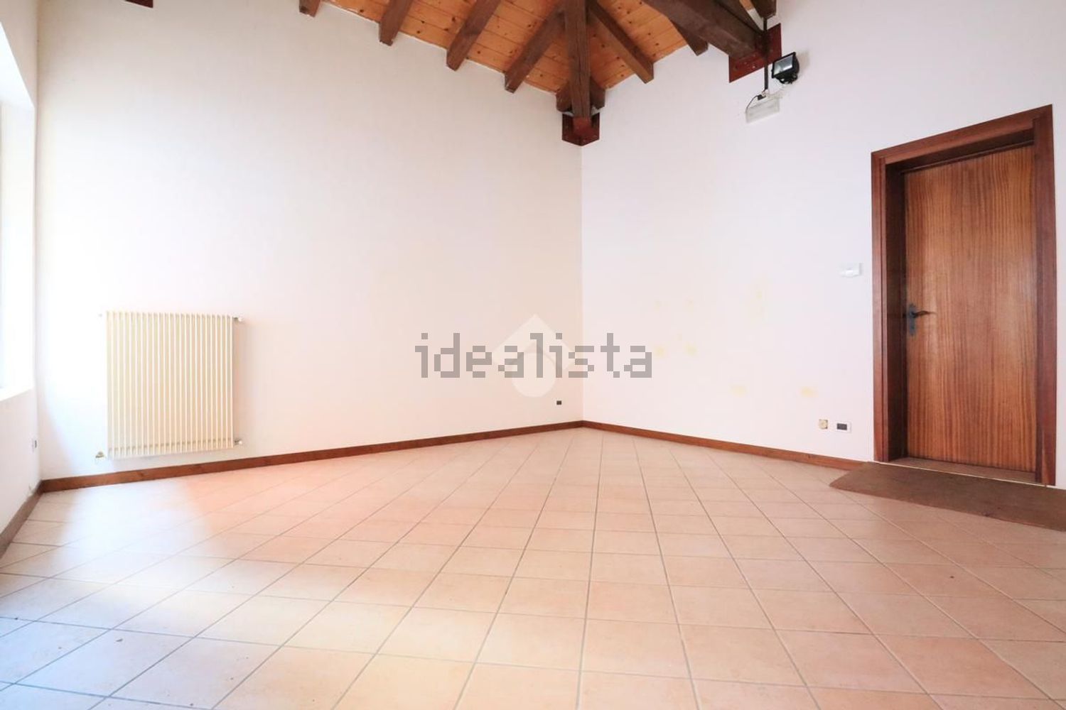 locale commerciale in affitto a Tavagnacco