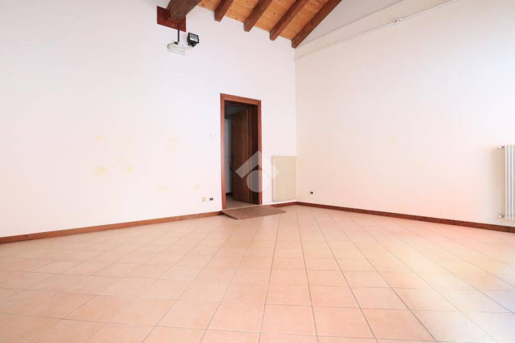 ufficio in affitto a Tavagnacco in zona Feletto Umberto